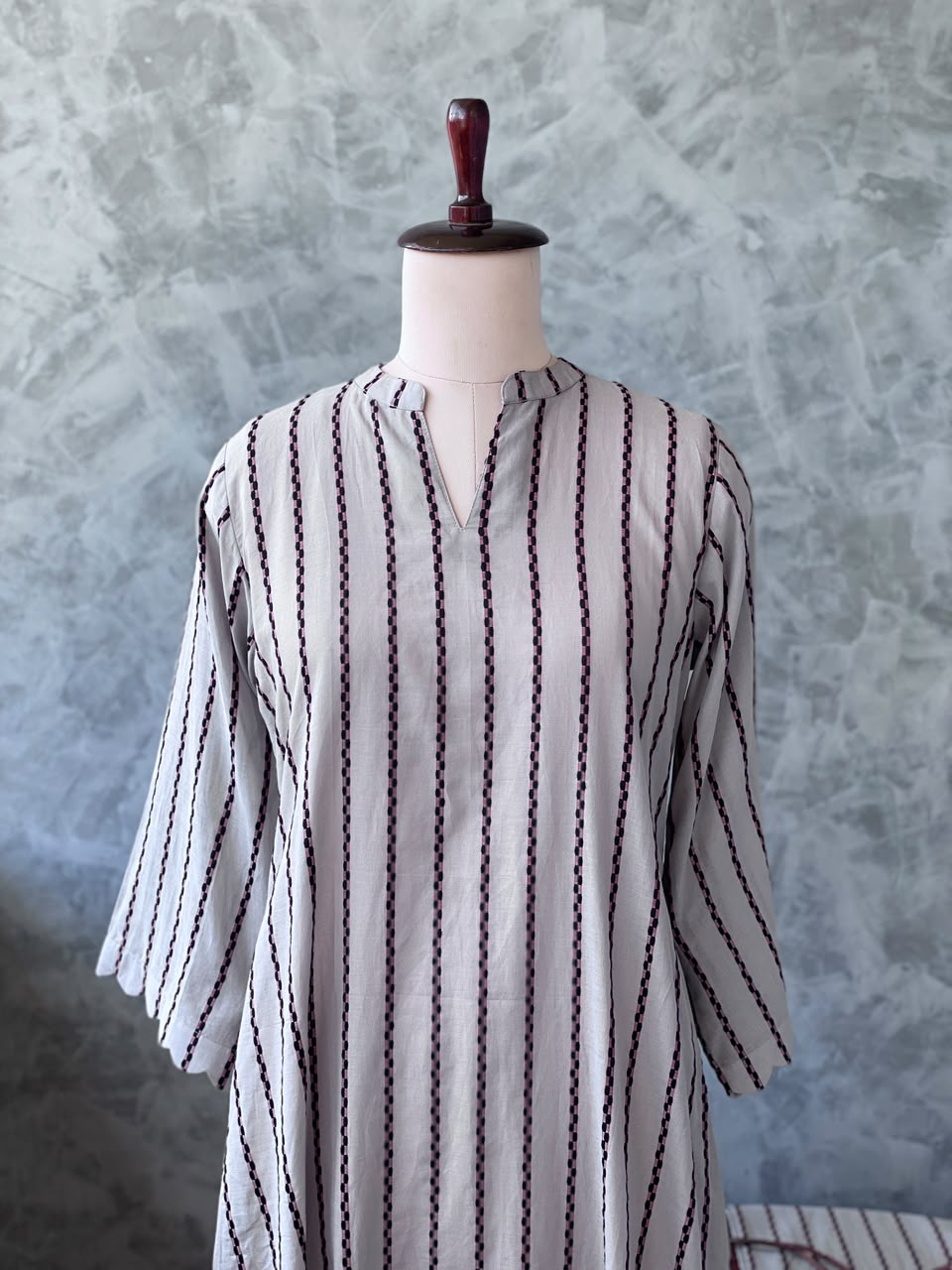 LIGHT GREY COTTON THREADED EMBROIDERED CO-ORDSET 